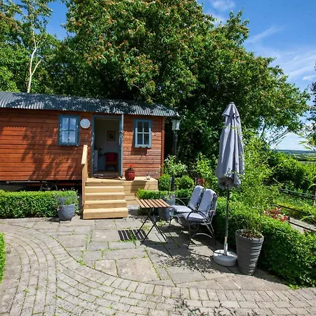 Lodge Holly Hut Shepherds Hut