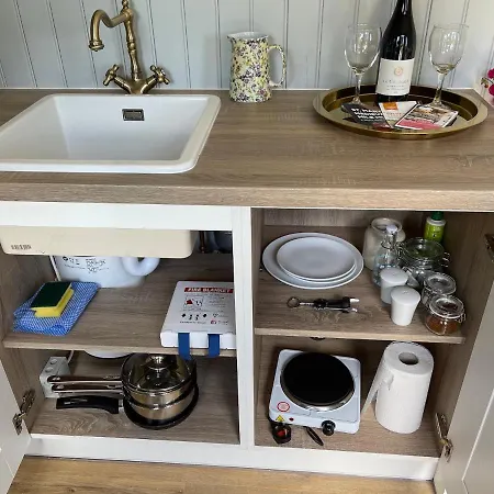 Alojamento de Turismo Selvagem Holly Hut Shepherds Hut