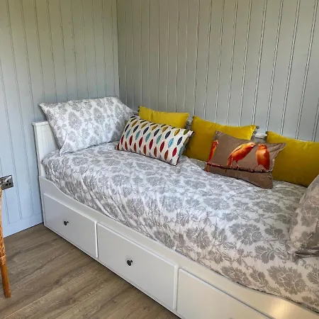 Alojamento de Turismo Selvagem Holly Hut Shepherds Hut *