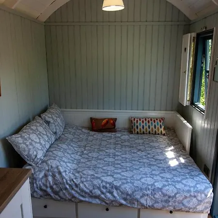 Holly Hut Shepherds Hut *