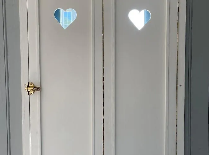 Holly Hut Shepherds Hut Lodge Jenkinstown Park