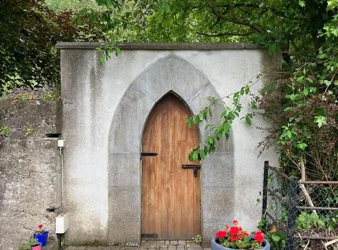 Holly Hut Shepherds Hut *