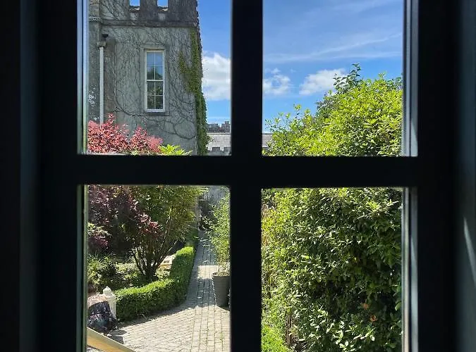 Holly Hut Shepherds Hut Jenkinstown Park