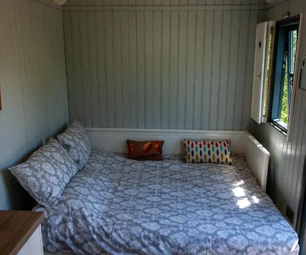 Holly Hut Shepherds Hut *